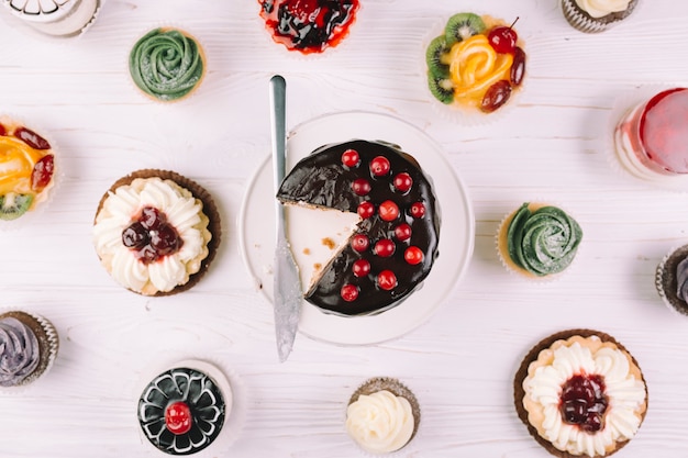 Free photo muffins and cakes on white