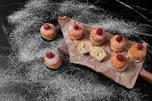 Free photo muffins with berries on wooden platter .