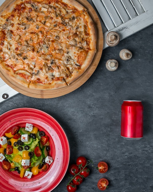 Mushroom pizza with vegetable mix salad.