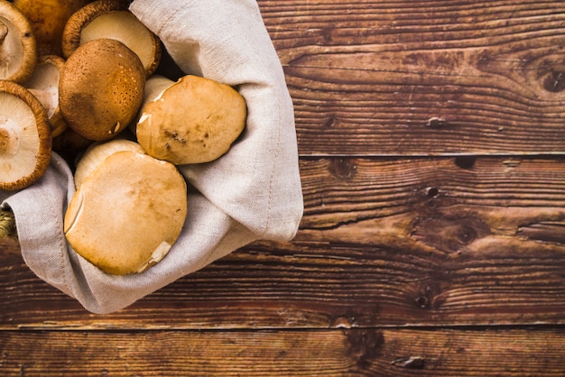 Free photo mushrooms in basket