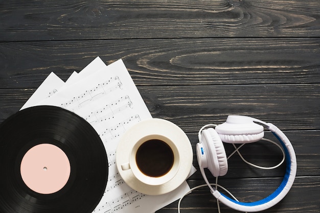 Free Photo music still life with coffee