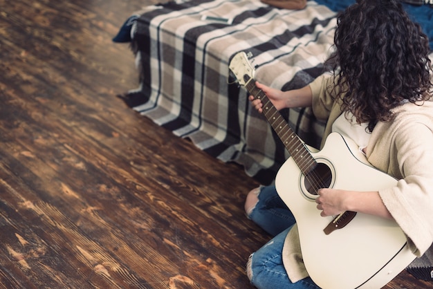 Free photo musician with guitar