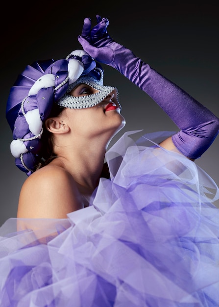 Free Photo mysterious woman with carnival mask