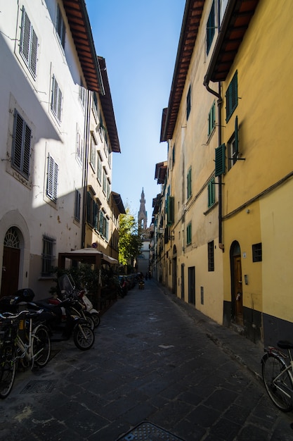 Free Photo narrow street in florence, tuscany, italy. architecture and landmark of florence. cozy florence cityscape