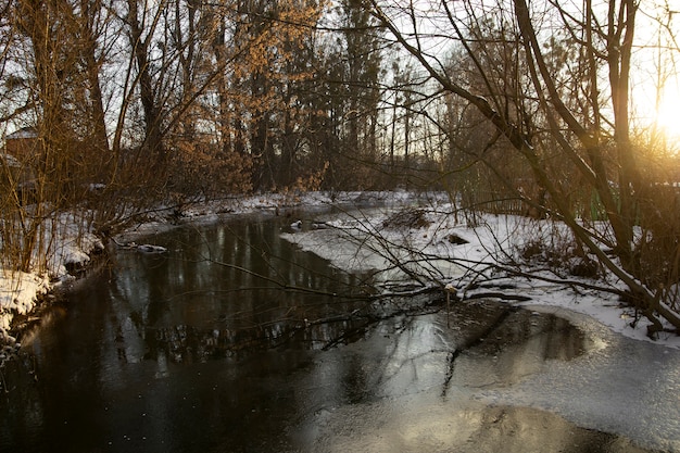 Free photo natural beautiful landscape with river