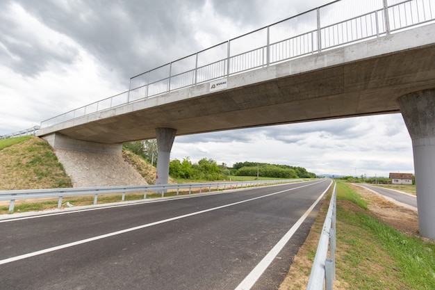 Free photo new recently built highway in brcko district, bosnia and herzegovina