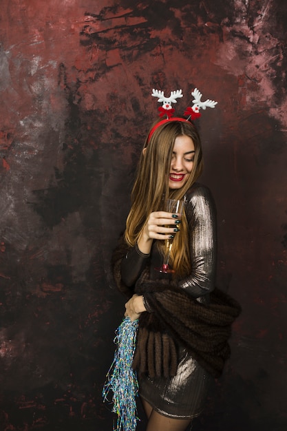 Free photo new year party concept with smiling girl