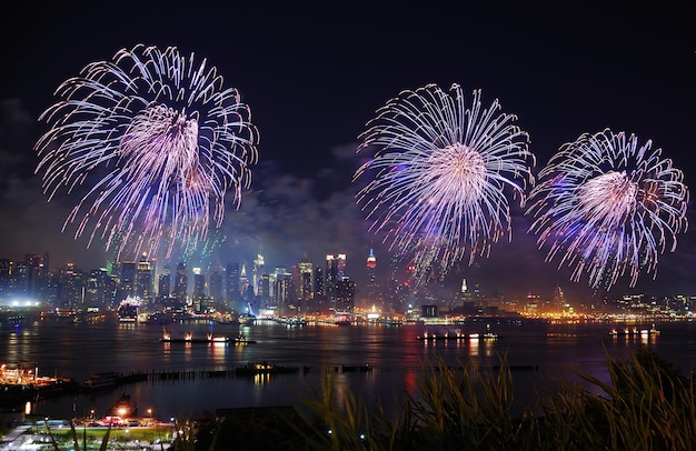 Free photo new york city manhattan fireworks