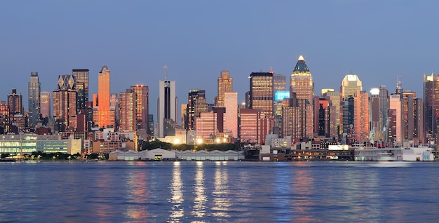 Free photo new york city manhattan over hudson river