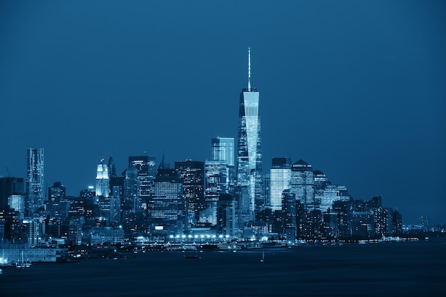 Free photo new york city- sep 20: one world trade center at night on september 20, 2013 in new york city. it is the 4th highest building in the world..