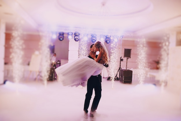 Free photo newlyweds kissing passionately while dancing