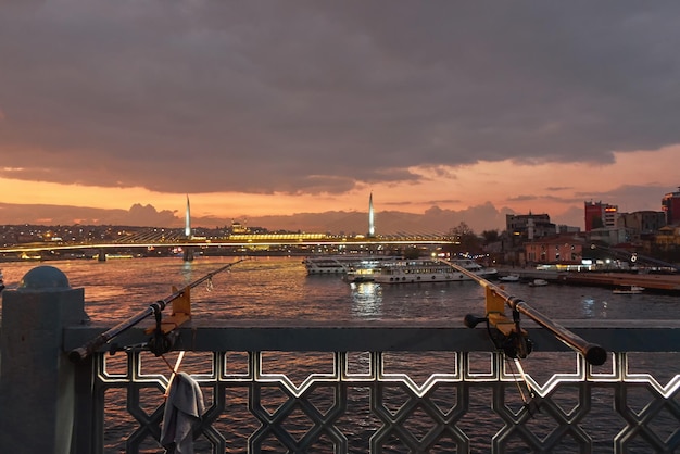 Free photo night view of skyline of borphorus and galata bridge istanbul turkey