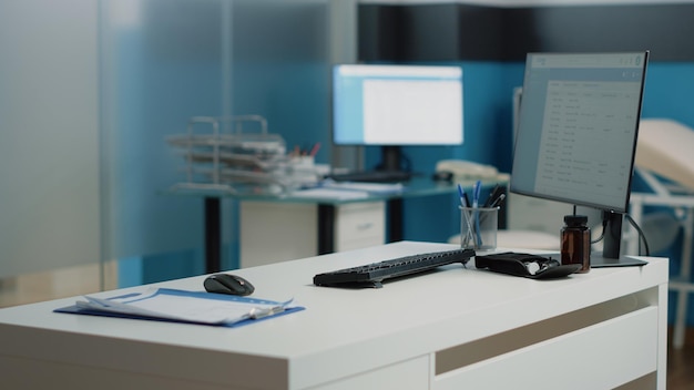 Free photo nobody in doctors office with medical equipment and tools