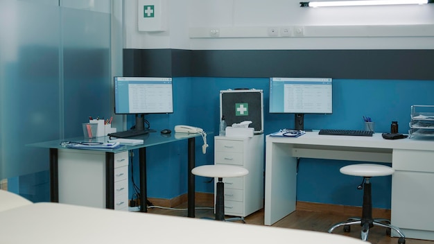 Free photo nobody in medical cabinet used by doctor to help patients with health care at checkup visit. empty office for consultation appointment where medic does examination to treat people.