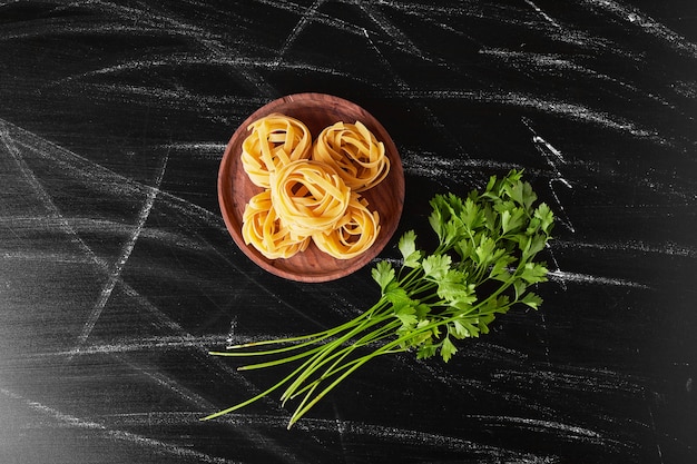 Noodles served with fresh parsley bunch. 