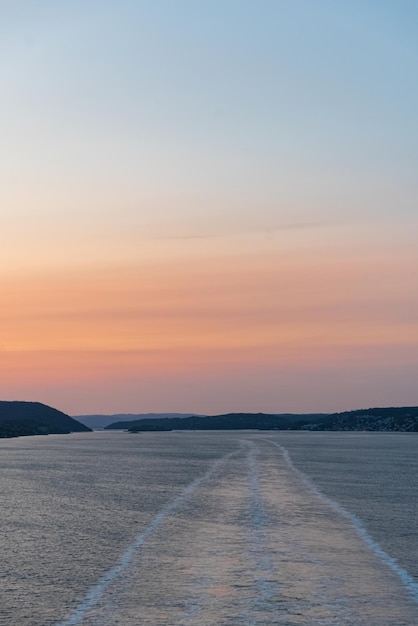 Free photo norwegian mountains in the evening