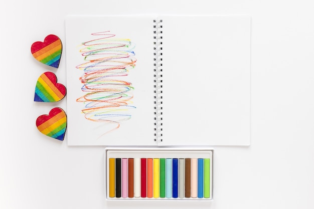 Free Photo notebook with crayons