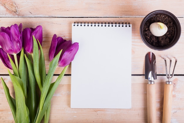 Free photo notepad template with gardening concept