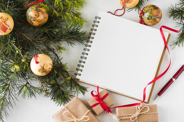 Notepad with baubles and branches 