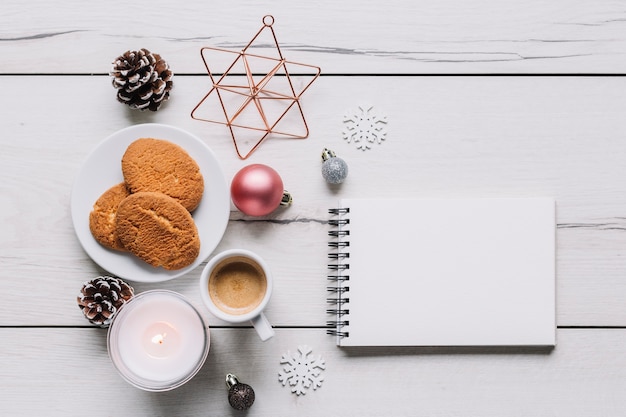 Notepad with cookies on table 