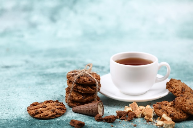 Oatmeal cookies and crunches with a cup of tea.