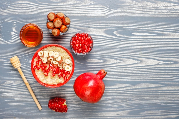 Free photo oatmeal porridge with apples and cinnamon.