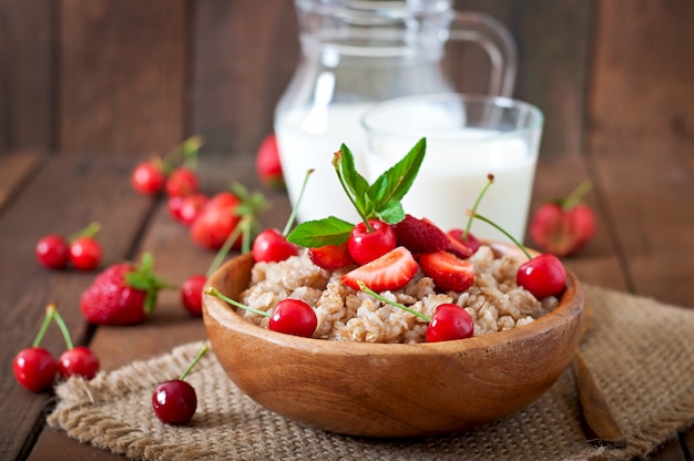 Free Photo oatmeal porridge with berries in a white bowl