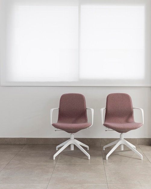 Free photo office chairs in empty office