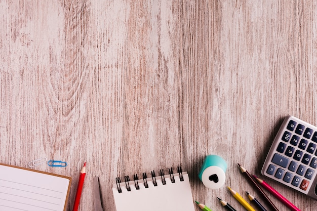 Free photo office utensils on desk