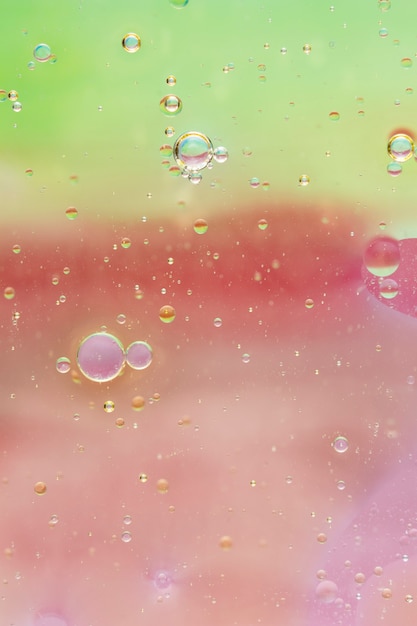 Free Photo oil drops in water on colored background