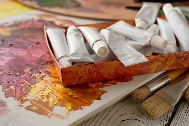 Free photo oil paint tubes for painting