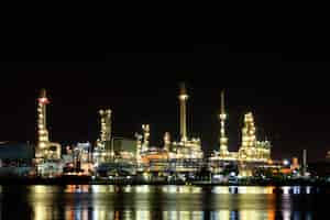 Free photo oil refinery at night with reflection