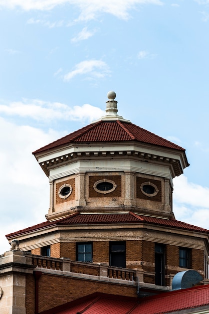 Free photo old building with octagonal roof