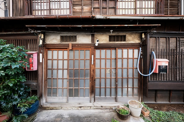 Free photo old house entrance japan