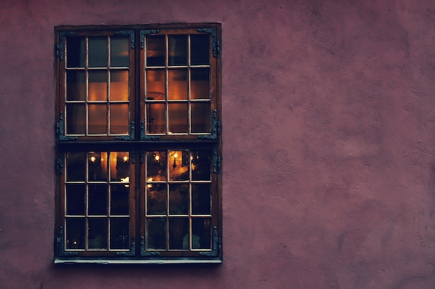 Free photo old house windows