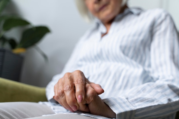 Old woman confronting alzheimer disease