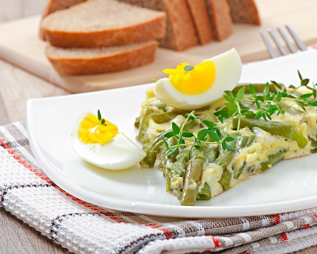 Omelet with green bean