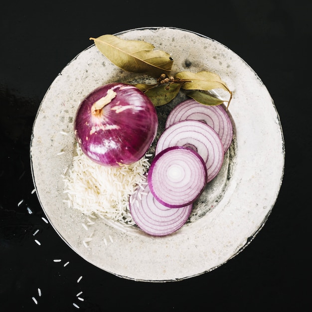 Free Photo onion and cheese on plate