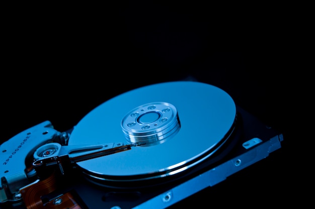 Free photo open hard disk on a black background