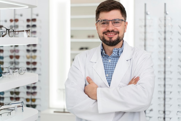 Free photo optical doctor in store