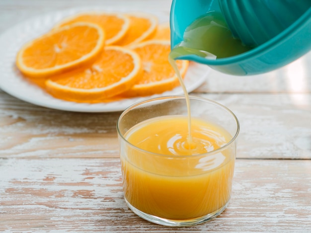 Free photo orange juice process at home