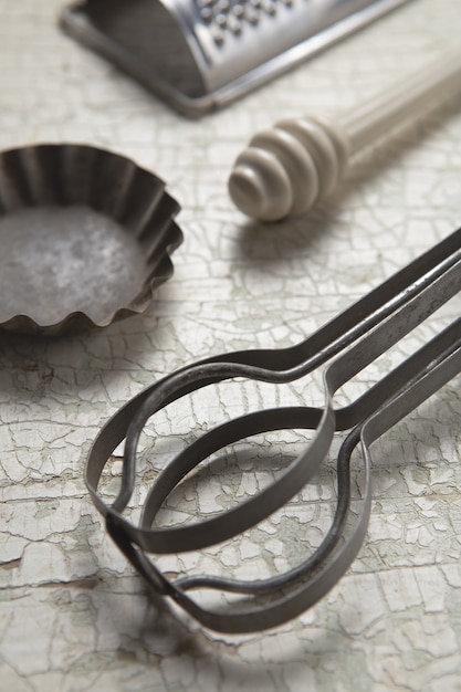 Free photo ordered composition of baking tools