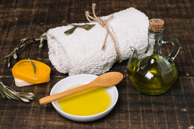 Free photo organic hygenic products with olive oil