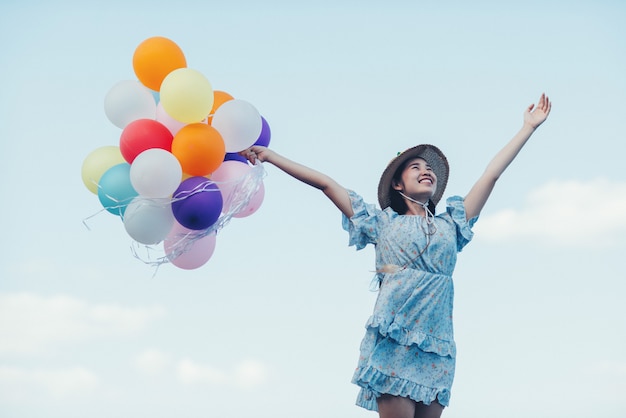 Free photo outdoor portrait of a beautiful woman