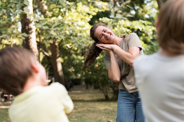 Free photo outdoors lesson teacher and kids