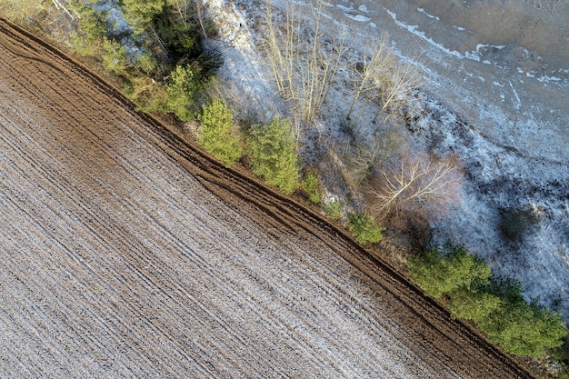 Free photo overhead shot of an agricultural field in the countryside