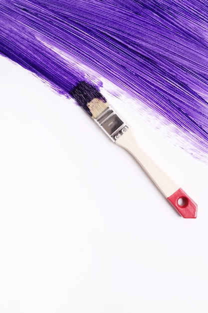 Free photo paint brush with liquid paint