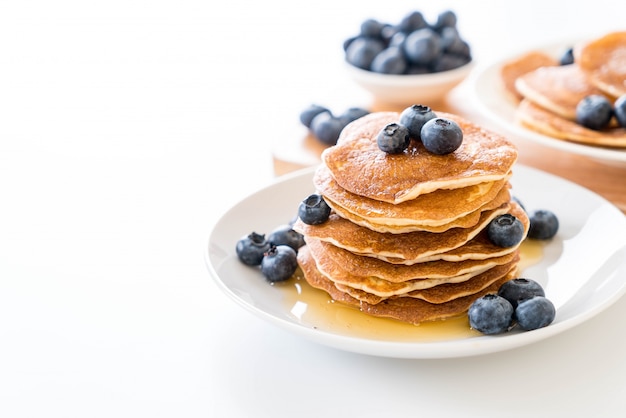 Free photo pancakes with blueberry