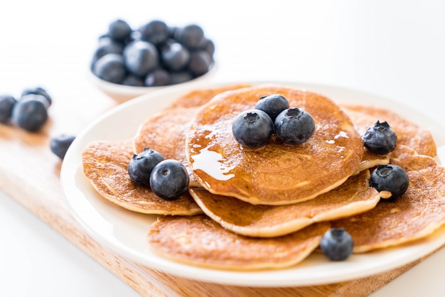 Free photo pancakes with blueberry