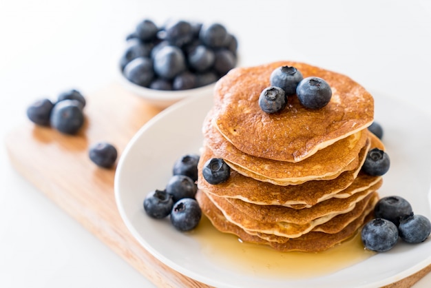 Free photo pancakes with blueberry